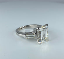 Load image into Gallery viewer, Emerald Cut Platinum Ring
